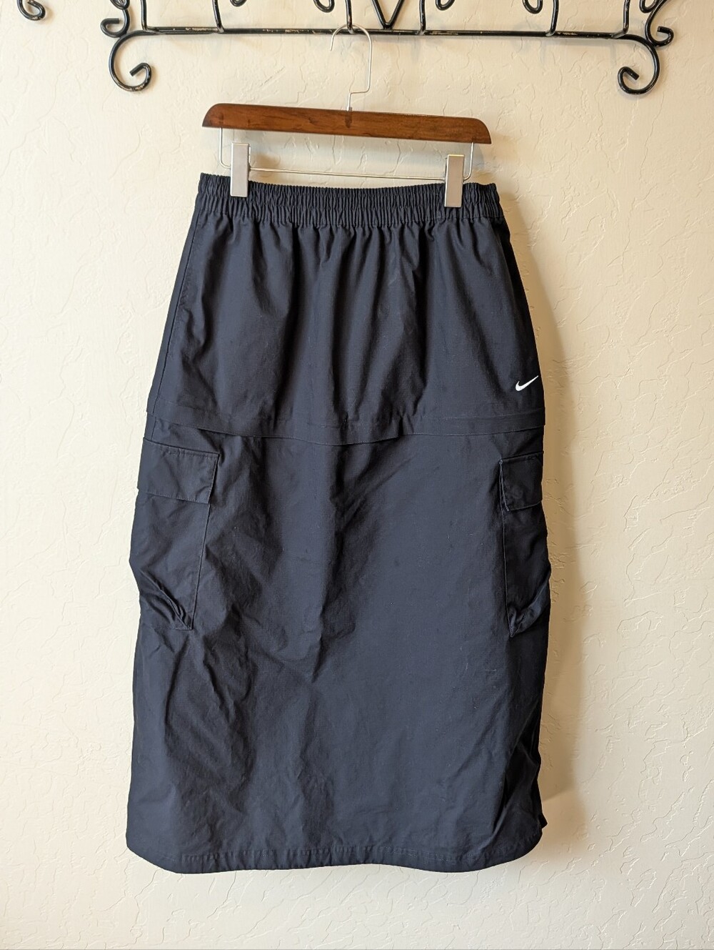 Nike Sportswear Essential Mid Rise Woven Cargo Midi Skirt - Picture 3 of 9